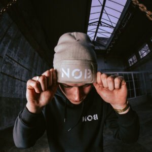 Home nob lined beanie almond